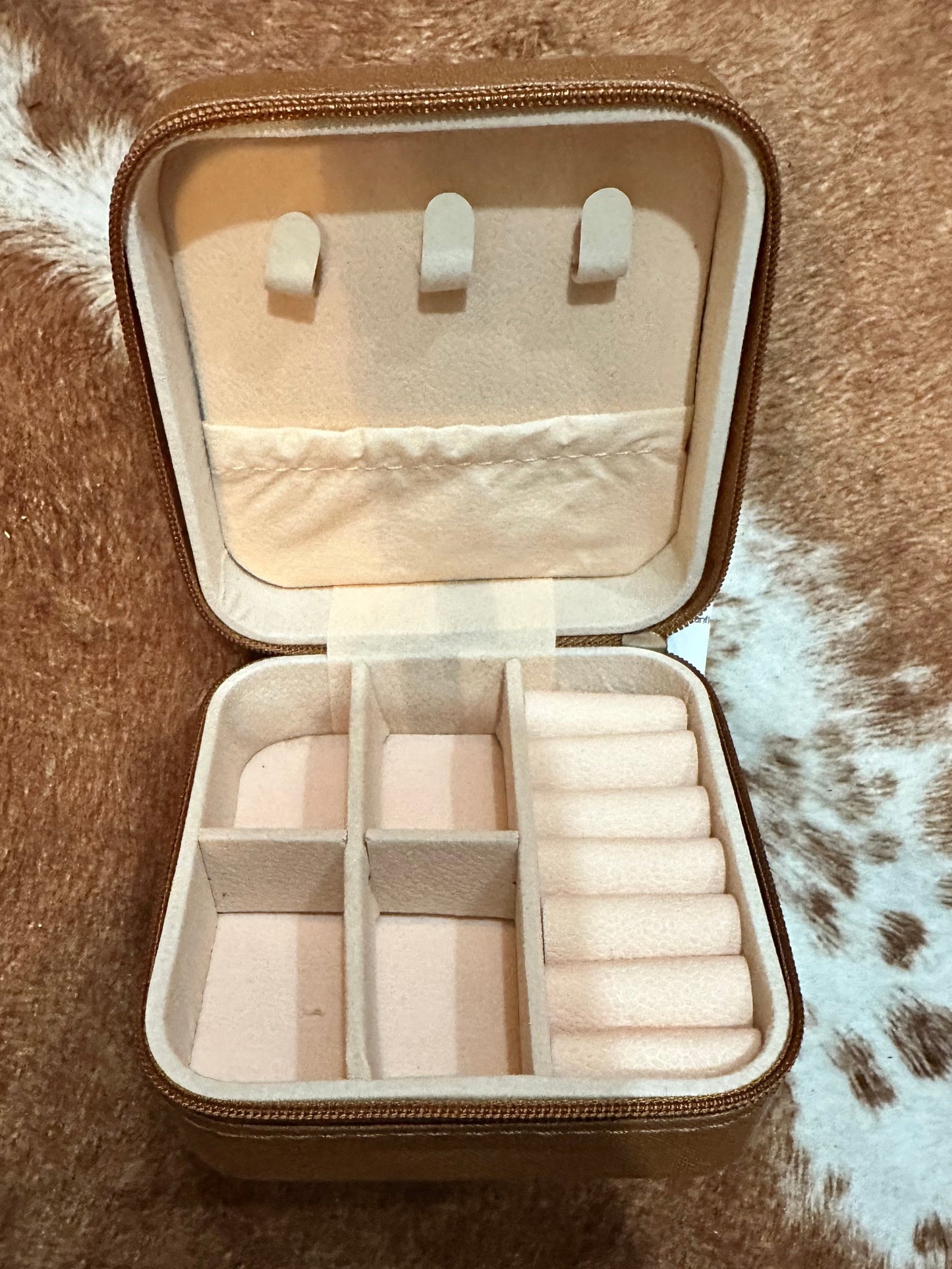 inside of Susanna Sunflower travel jewelry box