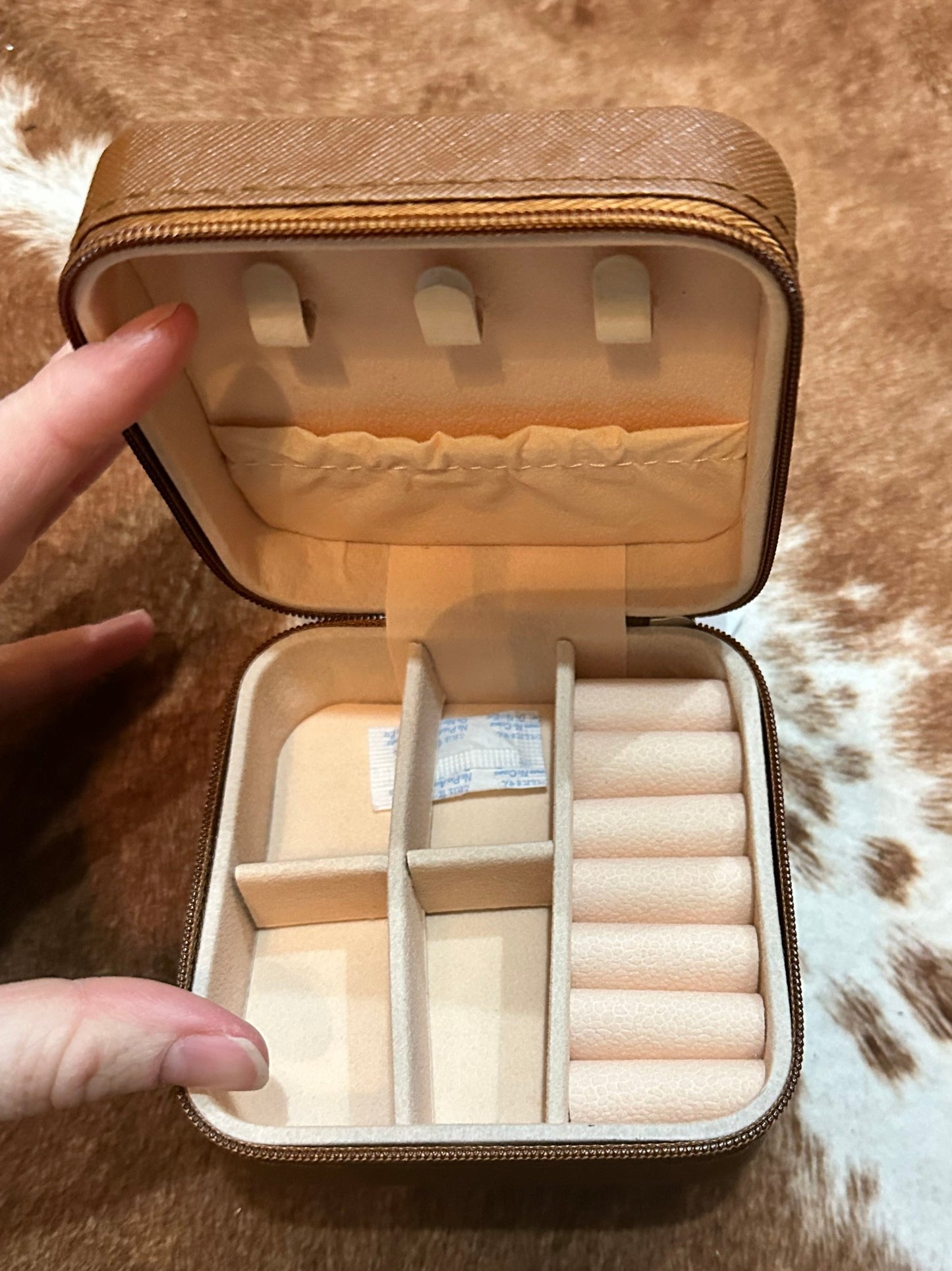 inside of the checkered spade travel jewelry box