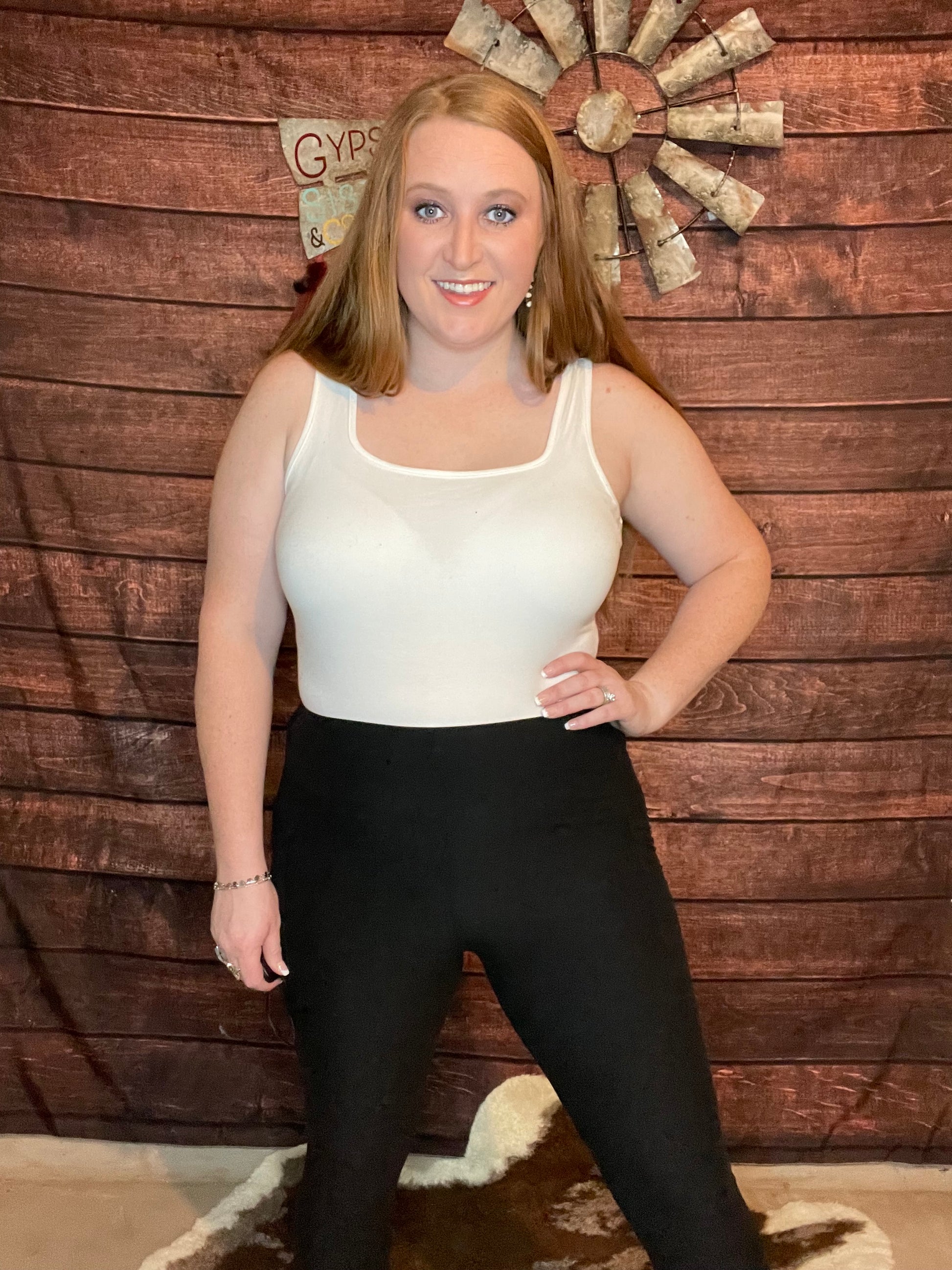 Close up of model wearing black full length leggings with pockets