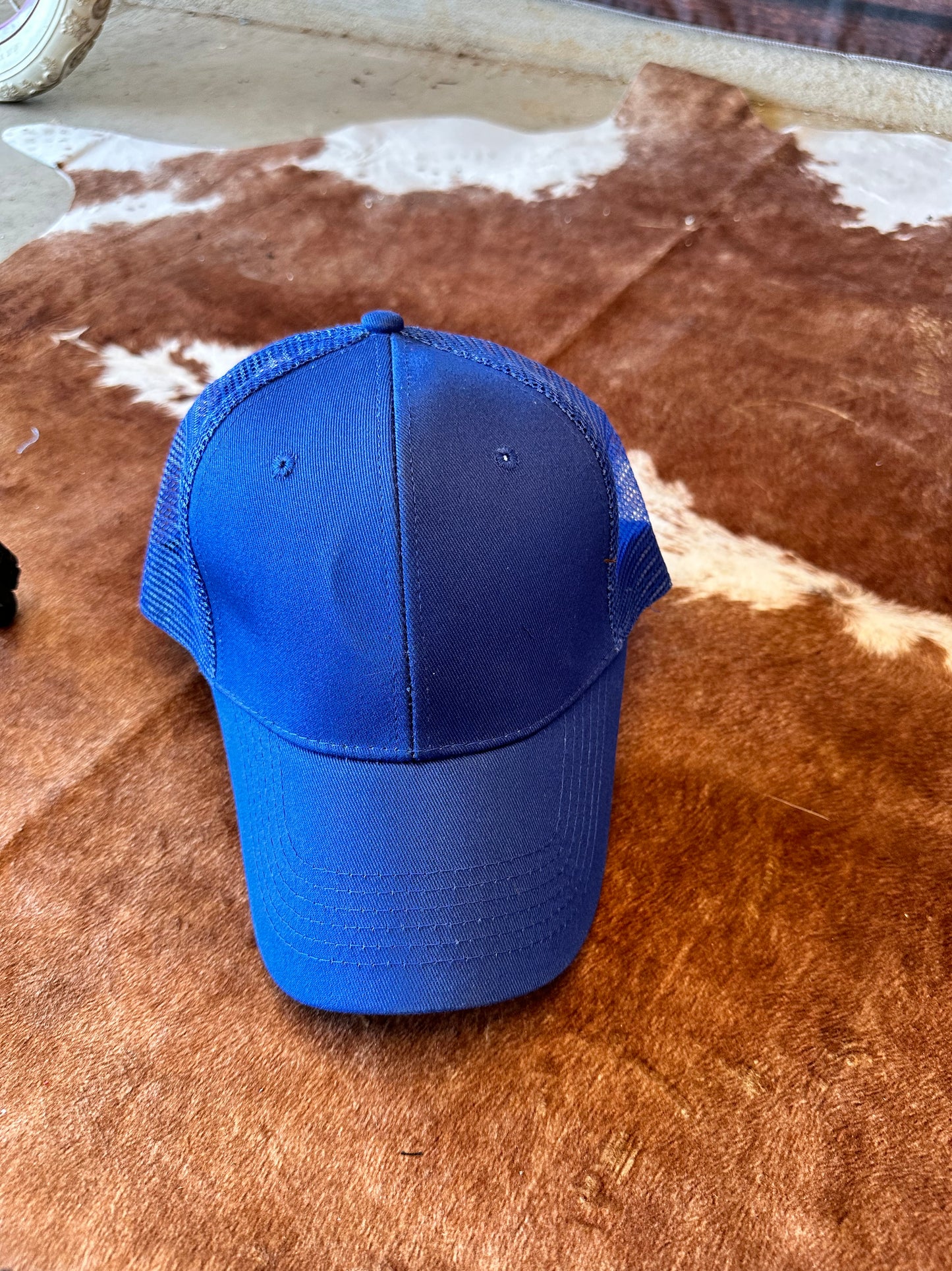 Blue ball cap with structured crown and mesh back